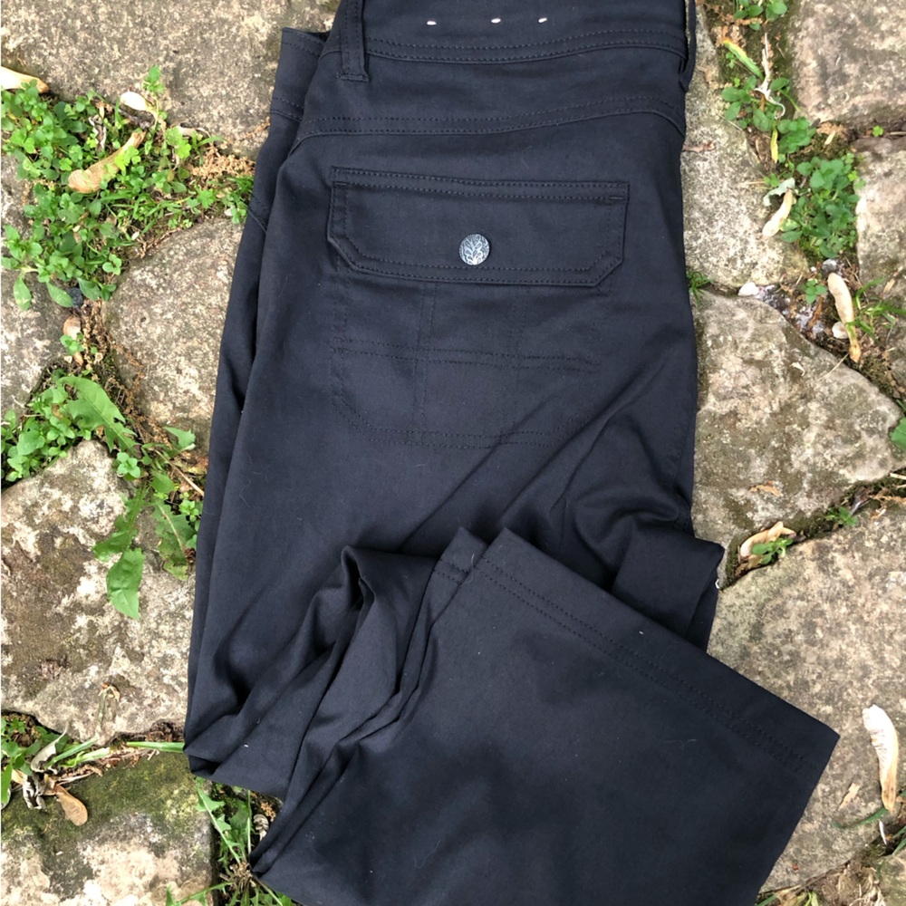 NWOT! Prana Black Hiking Pants that can roll up into Capris; Size 14